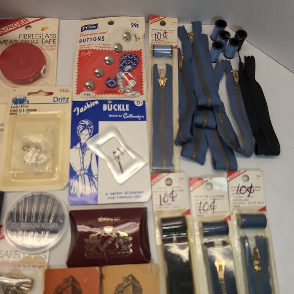 Vintage Sewing Notions Lot Zipper Button Needle Snap Pin Scissors - Picture 10 of 13